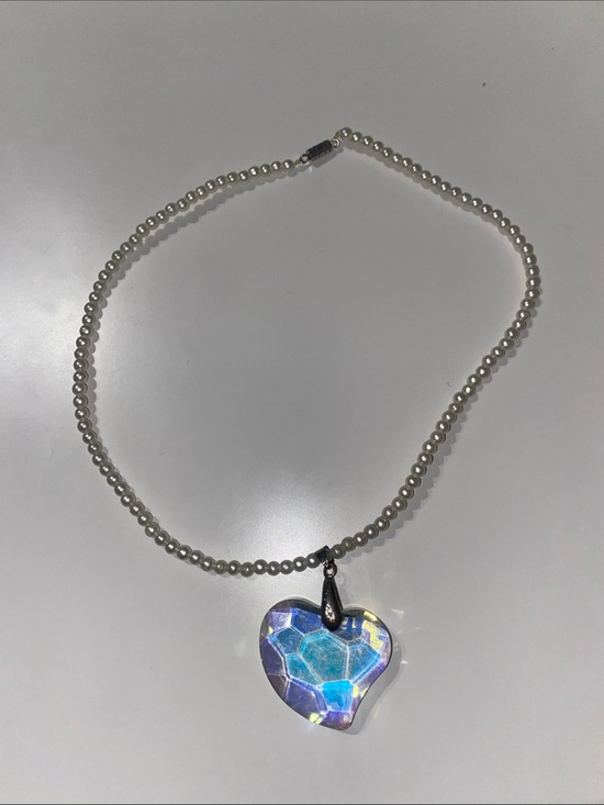 Jewelry - Pearl Beaded Necklace with Iridescent Heart Pendant - White